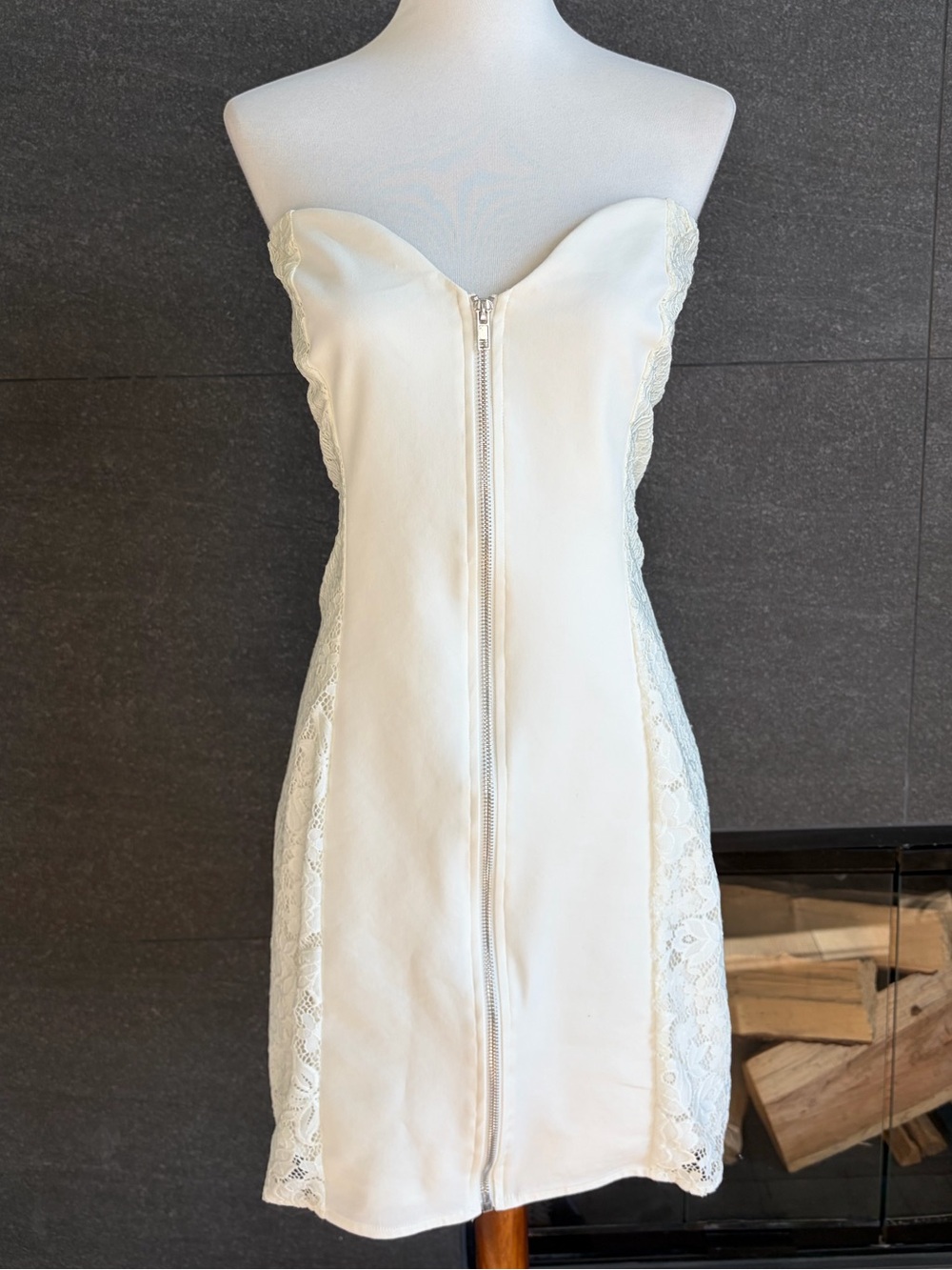 superdown White Strapless Sweetheart Zip-Front Mini Dress - Picture 3 of 16
